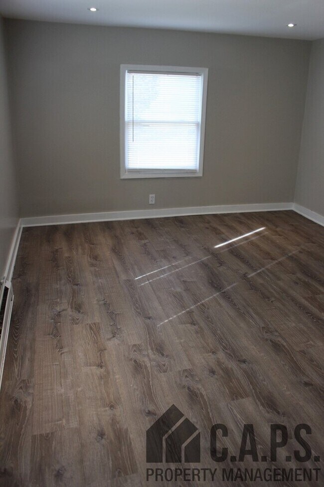 Building Photo - Move in Ready!