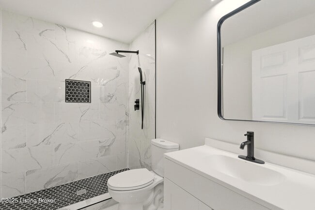 Building Photo - 702 Gheens Ave