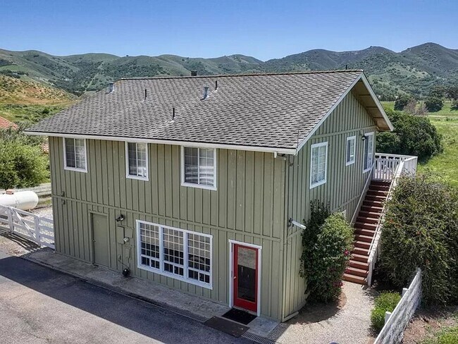 Primary Photo - Beautiful Home in Chualar -with many ameni...