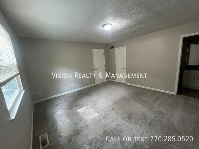 Building Photo - 5842 Oak Ct