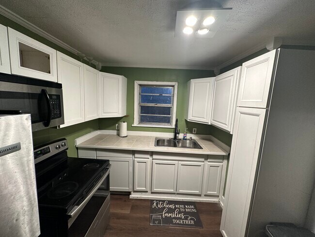 Building Photo - 165 Pleasant Ct