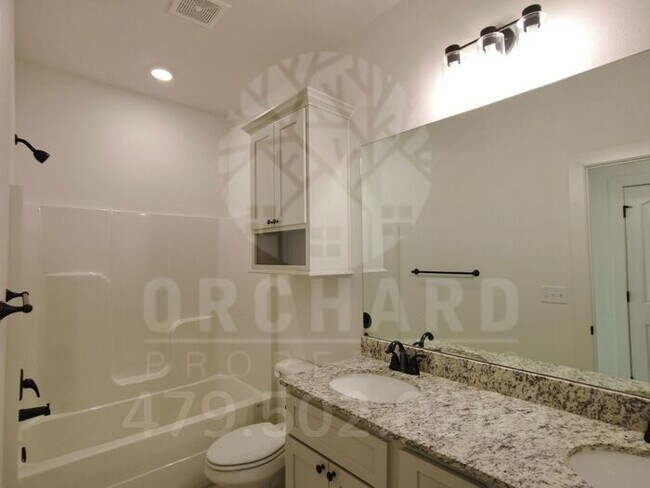 Building Photo - Siloam Springs- Single-Family Home- Beauti...