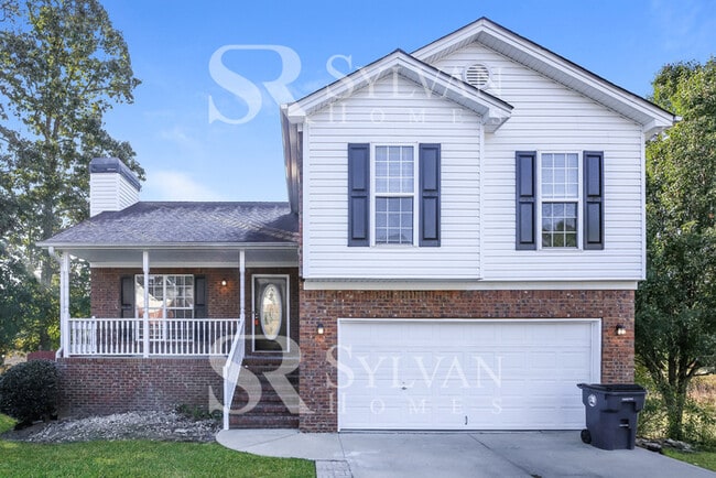Building Photo - Spacious 5 bedroom home awaits you!
