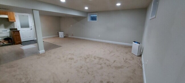 Building Photo - "Expansive 5-Bedroom Haven with Dual Kitch...