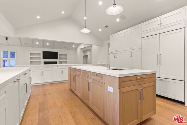 Building Photo - 17620 Camino De Yatasto