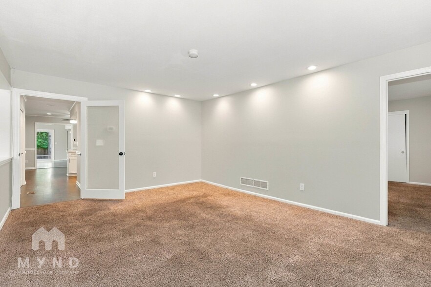 Building Photo - 2208 Surreygate Dr