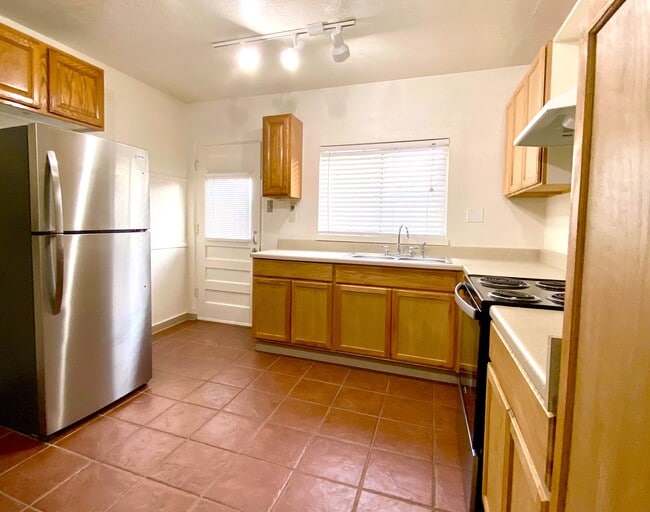 Building Photo - 502 Los Arboles Ave NW