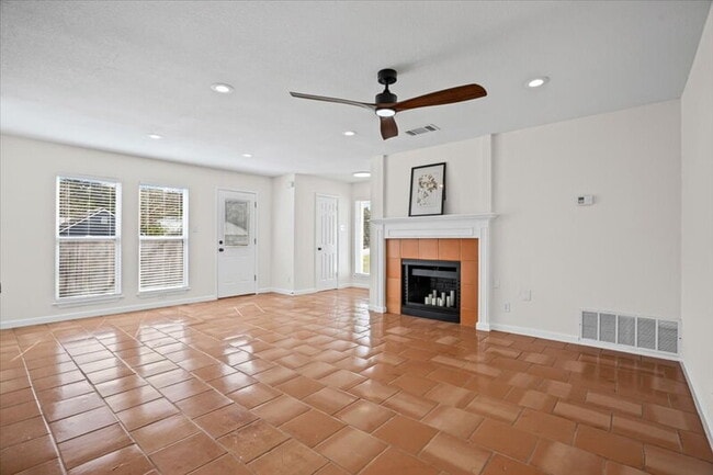 Building Photo - 303 Fantail Loop