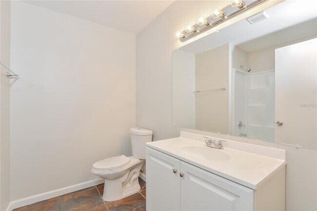 Building Photo - 2801 Fern Ln
