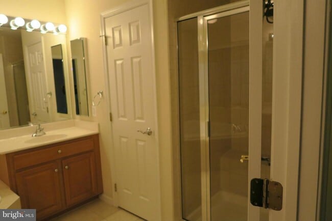 Building Photo - 725 Ridgemont Ave