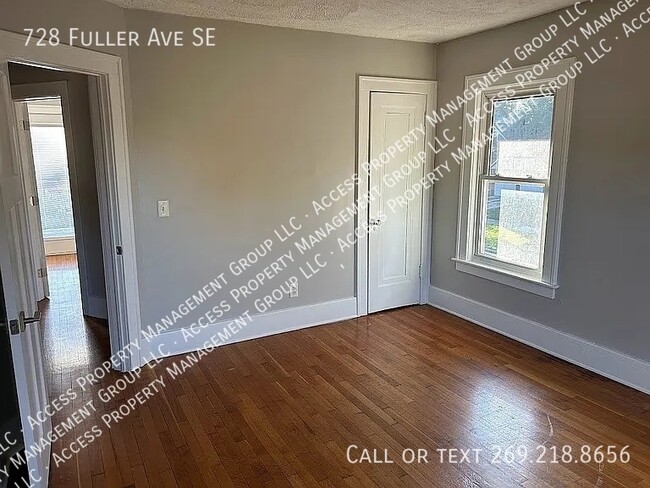 Building Photo - 728 Fuller Ave SE
