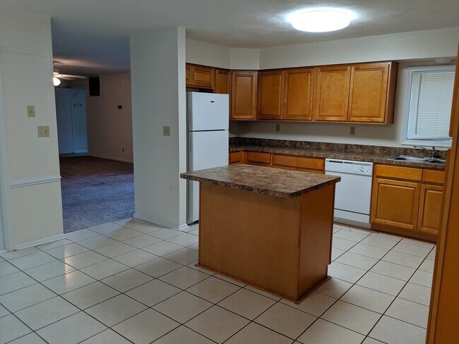 Building Photo - 3 BEDROOM 3 BATH DUPLEX NEAR MILITARY BASES