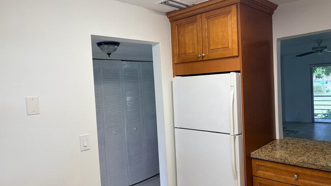 Building Photo - 5515 N Lakewood Cir