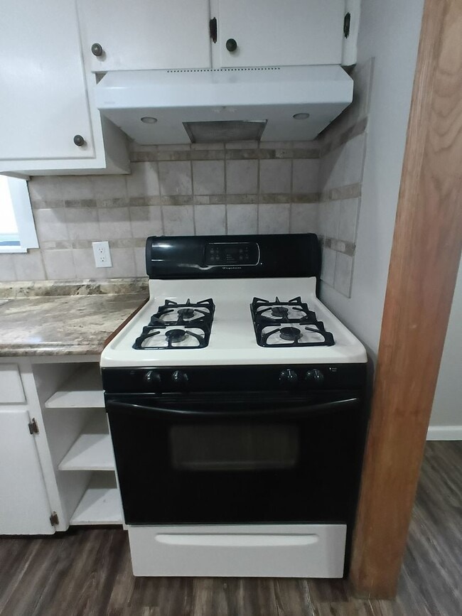 Building Photo - Cute Remodel - Midwest City Schools!