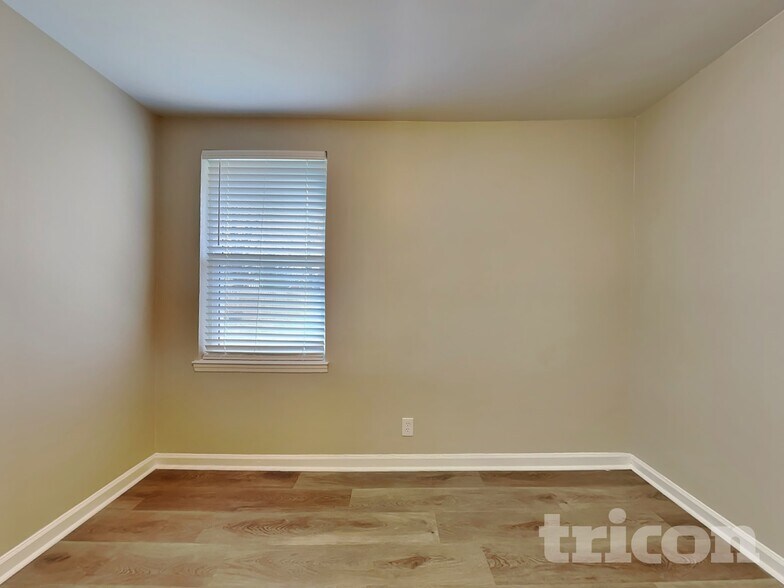 Building Photo - 213 Walnut Crest Dr