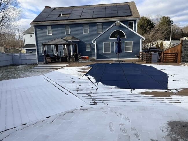 Building Photo - 10 Lawrence Rd