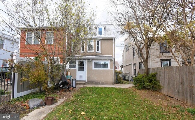 Building Photo - 232 Morgan St