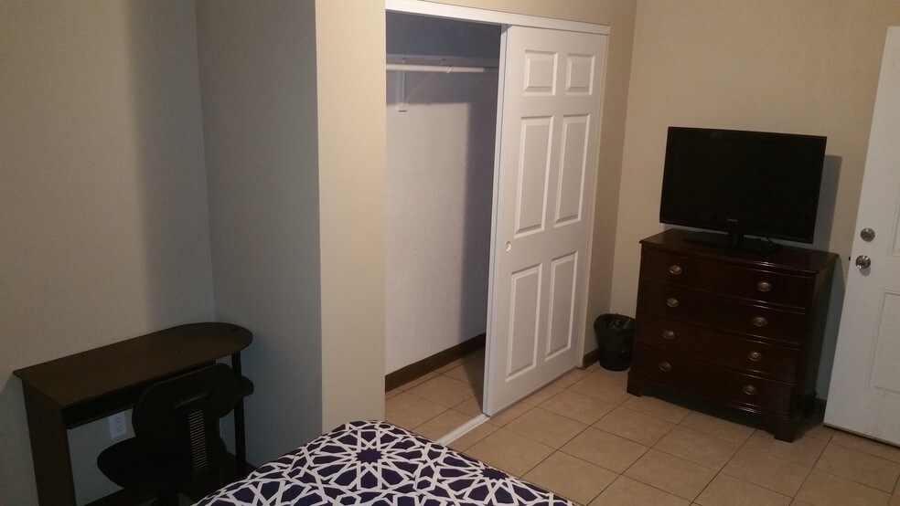 Bedroom 2 - 12877 Glenoaks Blvd