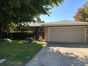 Building Photo - Lovely 3-Bedroom/2-Bath Home Close to Slid...