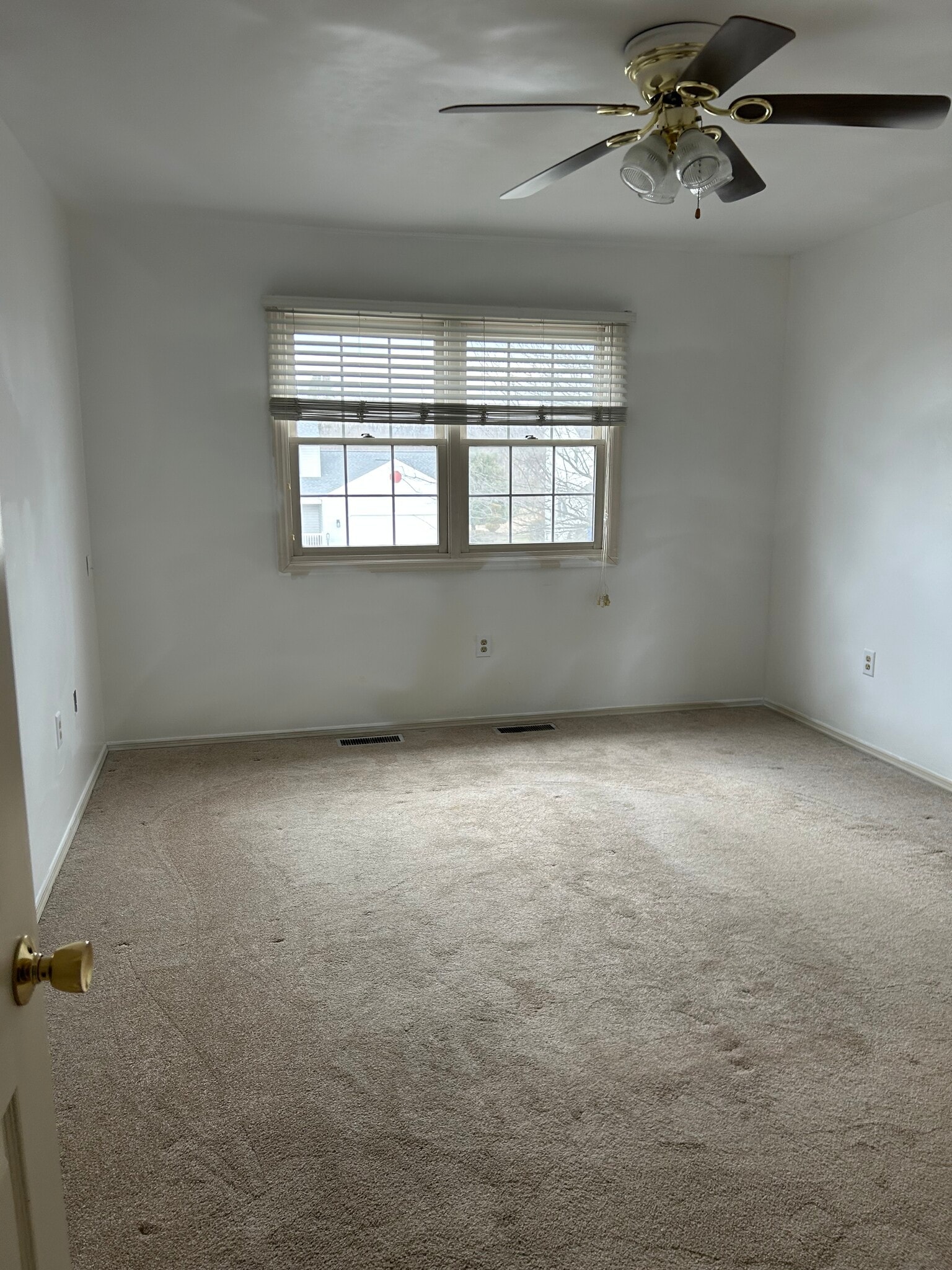 Building Photo - 19 Sycamore Dr