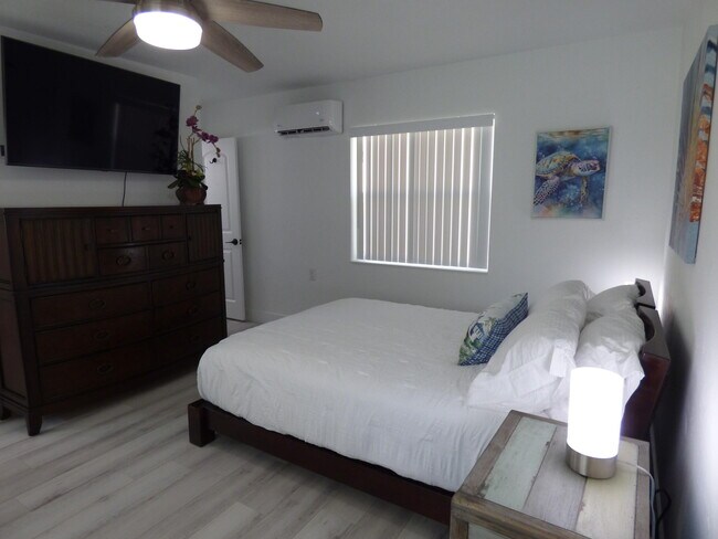 Building Photo - 2060 NE 1st St