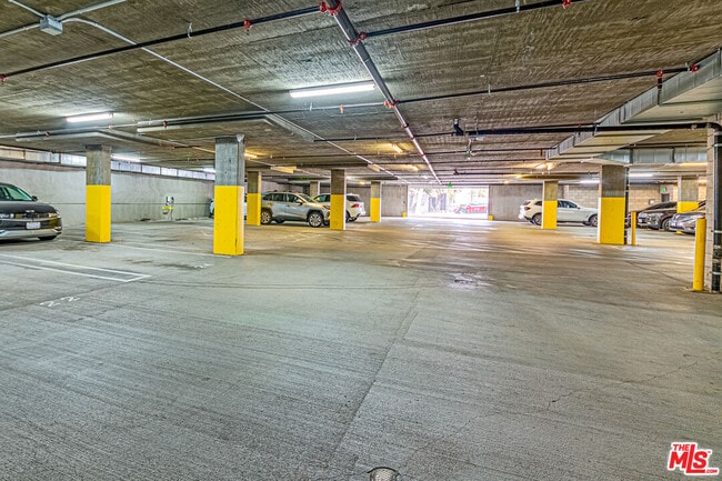 Building Photo - 1101 S Harvard Blvd