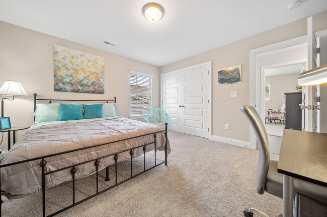 Building Photo - 1621 Spring Berry Ln
