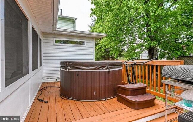 Building Photo - 4005 Lees Corner Rd