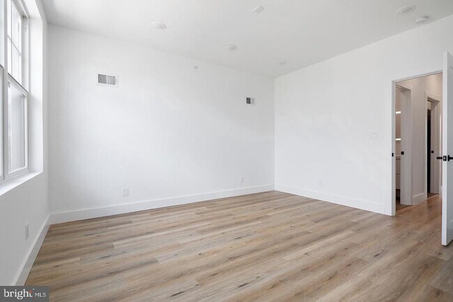 Building Photo - 3106 Clifford St