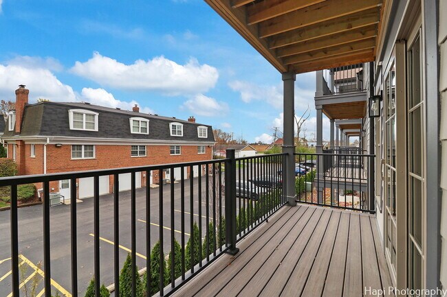 Building Photo - 319 S Glendale Ave