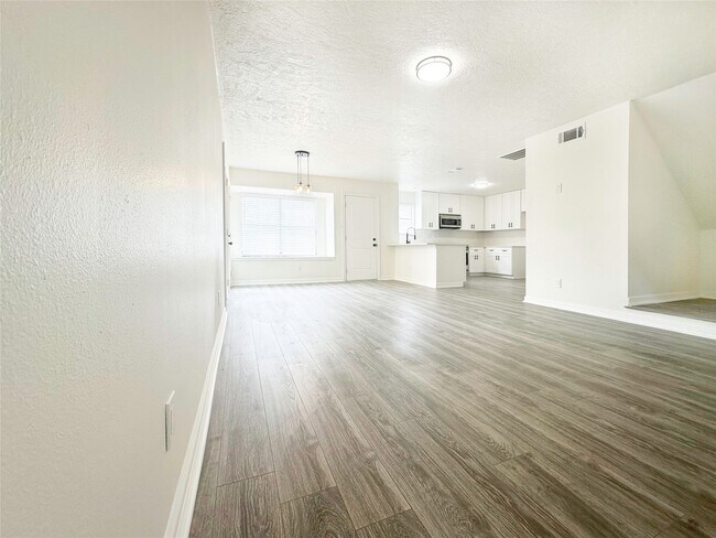 Building Photo - 9843 Stableway Dr