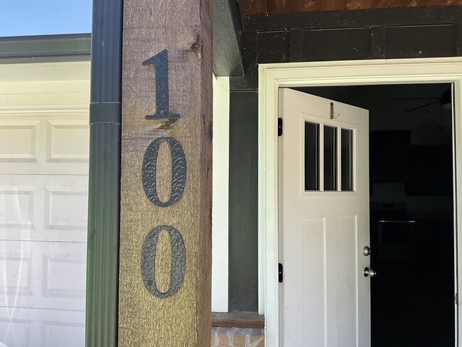 Primary Photo - 100 Chloe Dr