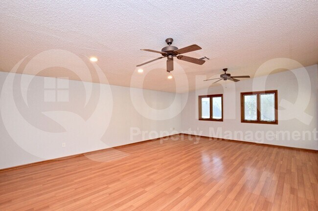 Building Photo - 6212 S Taylor Dr