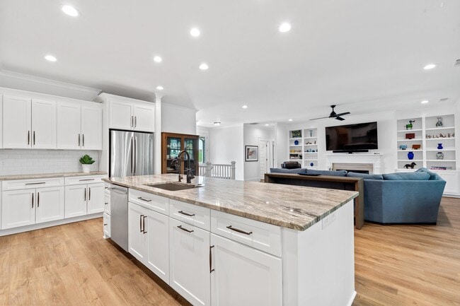 Building Photo - 1100 Hidden Hills Cir