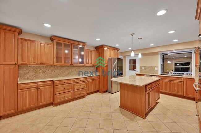 Building Photo - Stunning Bellevue Home for Rent