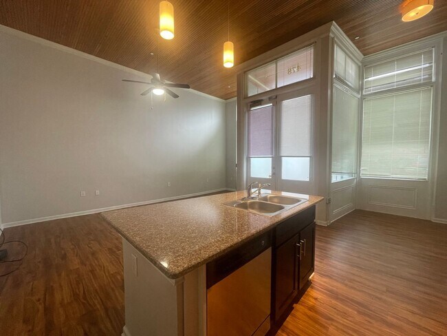 Building Photo - 478 Poplar St