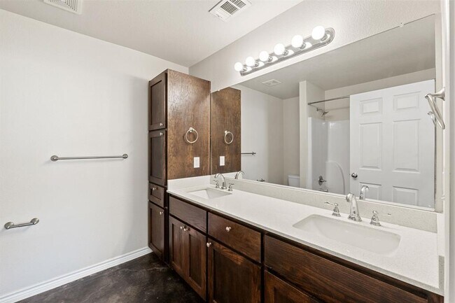 Building Photo - 917 Ramblewood St