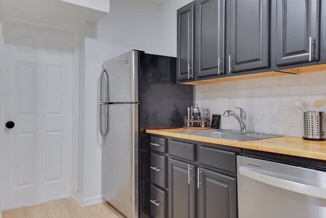 Building Photo - 1255 Raum St NE