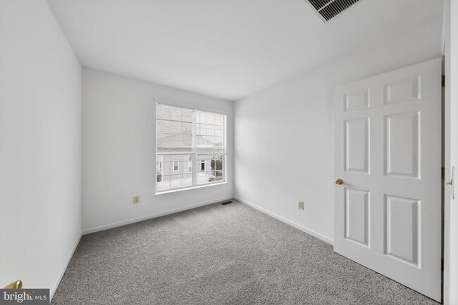 Building Photo - 409 Feather Dr