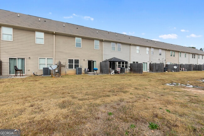 Building Photo - 1969 Old Dogwood