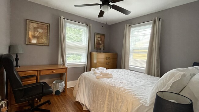 Bedroom 3 work station, ceiling fan - 87 Shelbourne Rd