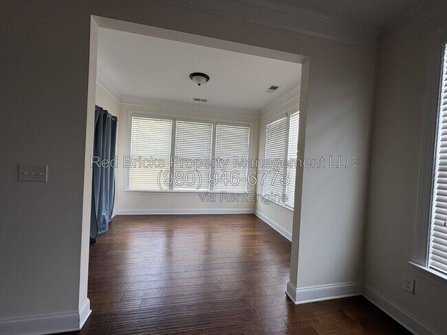 Building Photo - 2403 Palmdale Walk Dr
