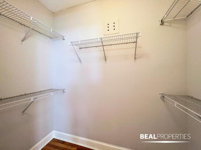 Building Photo - 0 bedroom in CHICAGO IL 60647