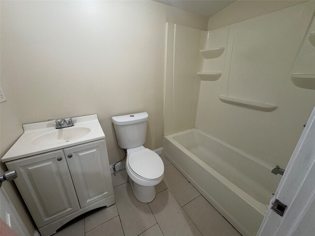 Building Photo - 24 Baxter St