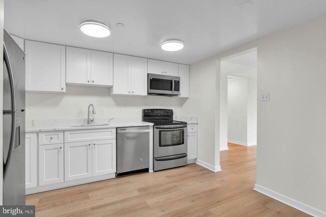 Building Photo - 1530 Key Blvd