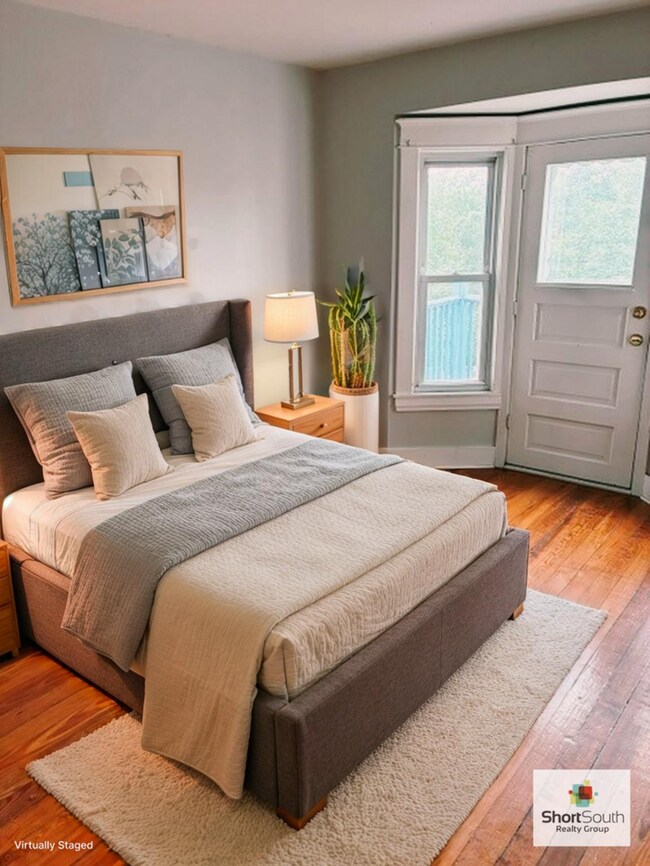 Building Photo - Updated 2 bed 1 bath townhome
