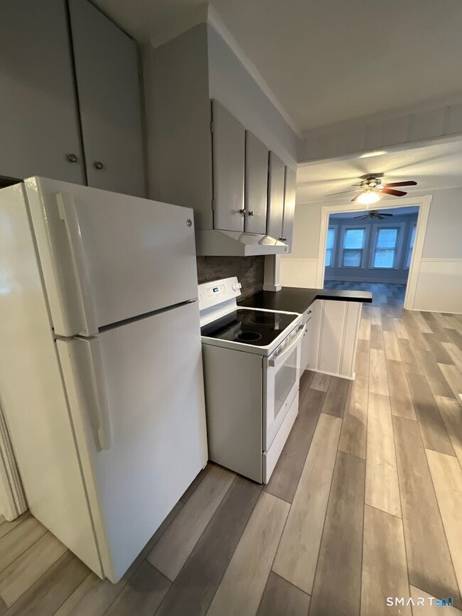 Building Photo - 303 Newtown Ave