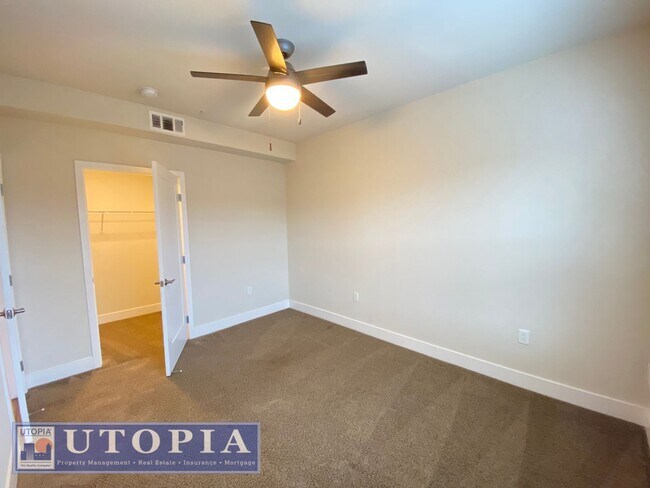 Building Photo - Beautiful 2 Bedroom, 1 Bathroom with a desirable balcony located in the heart of Seabright and cl...