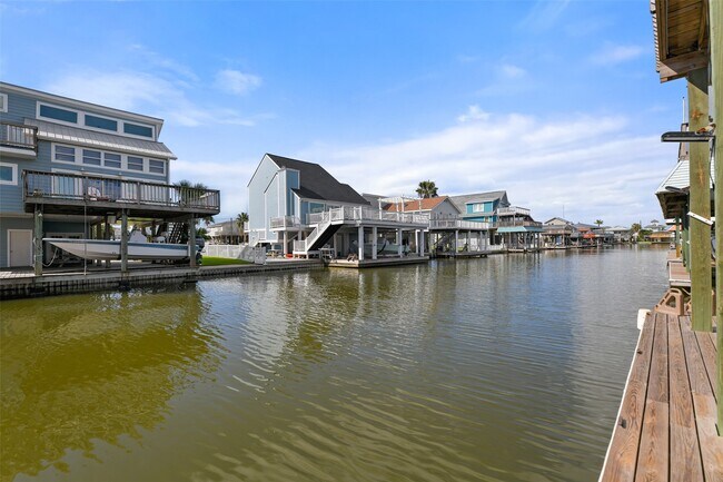 Building Photo - 22101 Guadalupe Dr