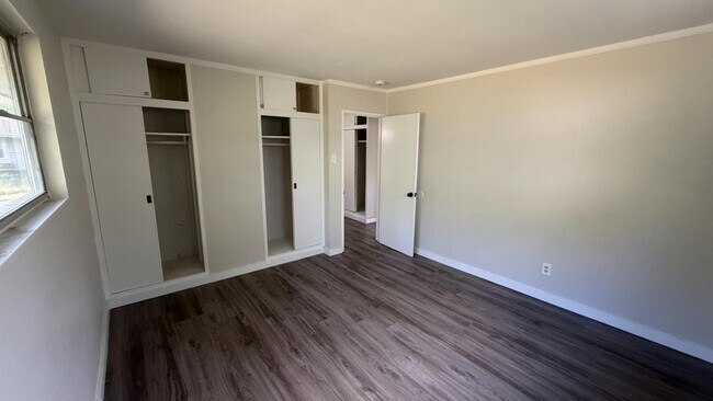 Building Photo - 9828 Omega Dr